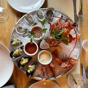 Petit seafood tower