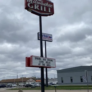 the sign for the restaurant