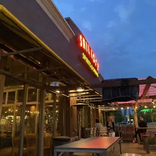 the outside of a restaurant