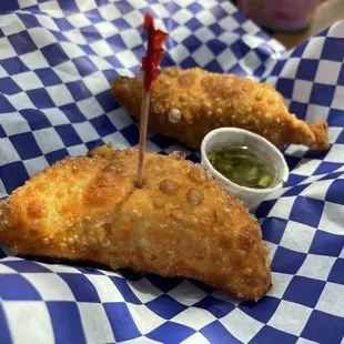 Empanada de Beef &amp; Empanada de Pollo