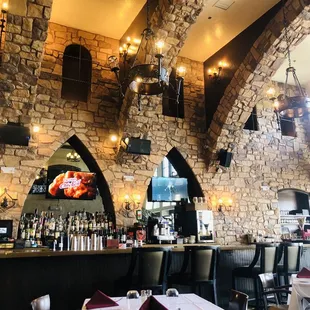 Restaurant and bar area