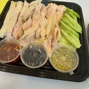 The chicken is very tender, the sauce is very fragrant, and the rice is very soft. I really like to eat it！