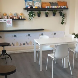 a table and chairs in a coffee shop