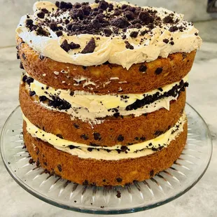 a chocolate chip cookie cake
