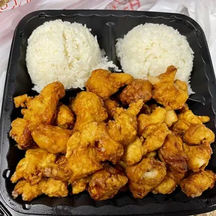 Honey garlic chicken. Got the sauce on the side.