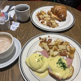 Eggs & Bacon Croissant Sandwich