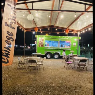 a green food truck