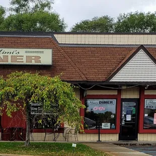 Storefront for Mimi's Diner