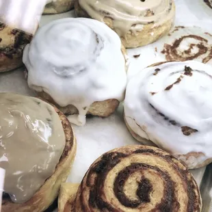 a tray of cinnamon buns