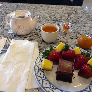 Chocolate cake and fruits