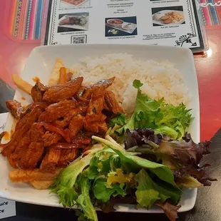 Lomo Saltado lunch and Chicha Morado drink