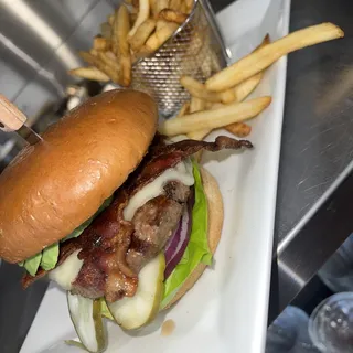 Avo Bacon Cheeseburger