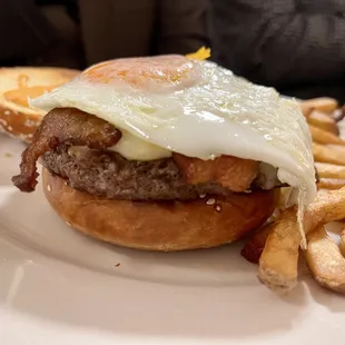 morning burger (comes with no veggies - add lettuce, tomatoes, onion to taste)