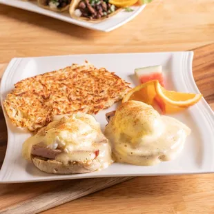 Traditional Eggs Benedict with Ham &amp; Hashbrowns