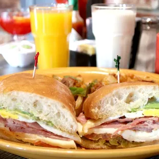 a sandwich on a plate