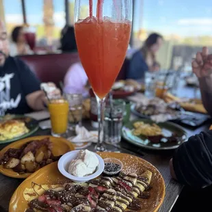 Machala crêpe with country potatoes and the giant mimosa strawberry mango