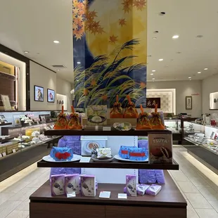 sushi and sashimi, interior