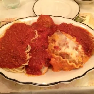 This is called the sampler, you get to choose three items. This is spaghetti, meat ravioli, and lasagna. This was fantastic!