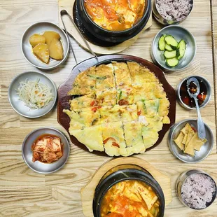 Tofu soup with seafood