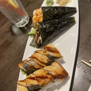 Salmon Skin Roll - Hand