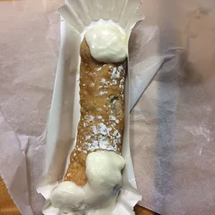 Amazing cannoli!