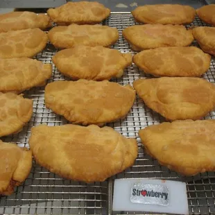 A SCREEN  OF MINDY LU'S PIES