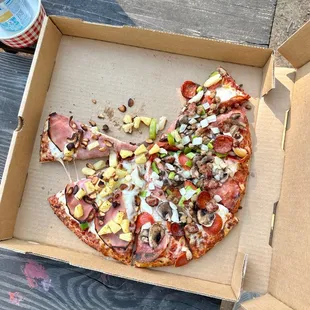 Large traditional crust half Hawaiian (with roasted cashews!) and half combo (no black olives). Delish!