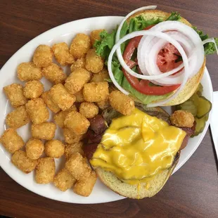 Bacon cheeseburger with tater tots