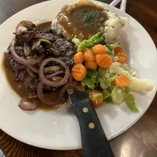 Hamburger Steak w/ Mushroom Gravy and Mashed Potatoes