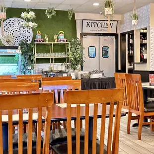 Humble establishment, very kind staff, immaculately CLEAN and BEAUTIFULLY decorated. (･‿･) LOVED it the minute we stepped in.