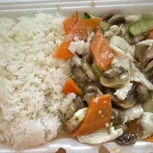 L10. Moo Goo Gai Pan