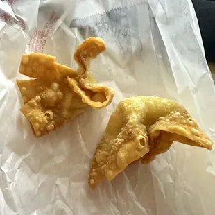 Very good crab Rangoon. Thinner than normal egg roll wrappers.