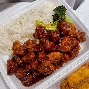 Extra Crispy General Tso&apos;s Chicken with White Rice!