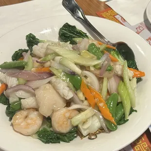 Pan fried noodle with seafood