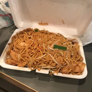 Large chicken lo mein