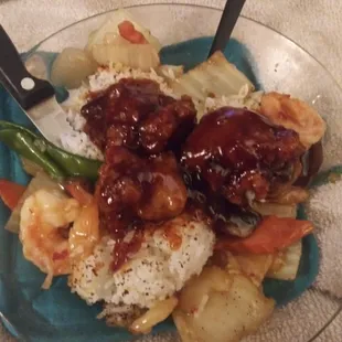 I reheated the Dragon &amp; Phoinex on toppa sessoned white rice Tso Chicken mixed vegetable And Jumbo Shrimp made the old way.