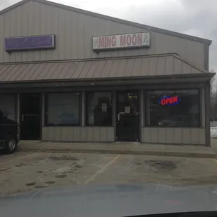 Ming Moon is on the right. Nothing fancy, but it works for me!  Just good food for a reasonable price!