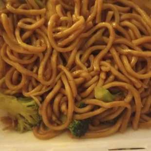 Vegetable chow mein barely any veggies
