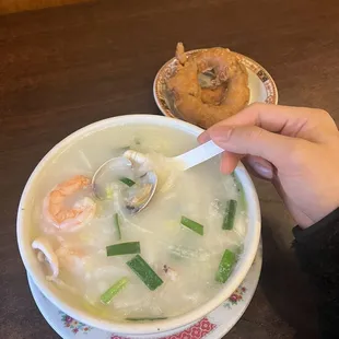 Ding bian hu with seafood + foochow pancake