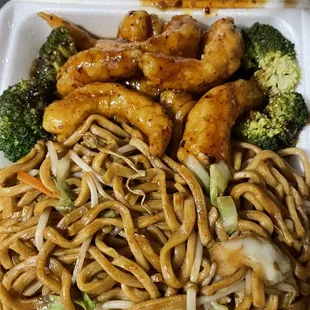 Garlic Prawns Dinner Combo (2x noodles instead of rice), sweet and spicy!