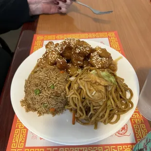 8. Sesame Chicken Lunch Combo