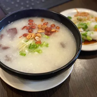 豬紅粥!  Pork blood pudding congee!  I thought it would never come back.