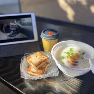 艇仔粥, 蘿蔔糕, 杏仁. Sampan Congee, turnip cake, Almond nectar.