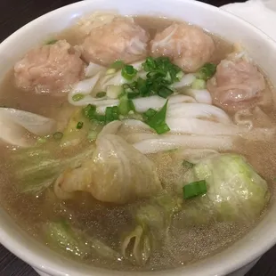 Wonton Ho Fun Soup