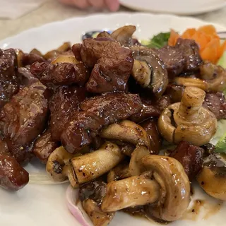 Filet Mignon with Black Pepper Sauce