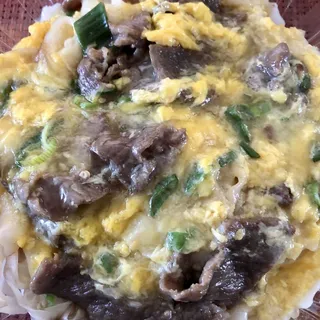Beef with Scrambled Egg Chow Fun