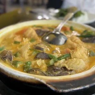 E46. Curry Seafood Claypot