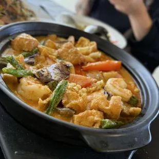 E46. Curry Seafood Claypot