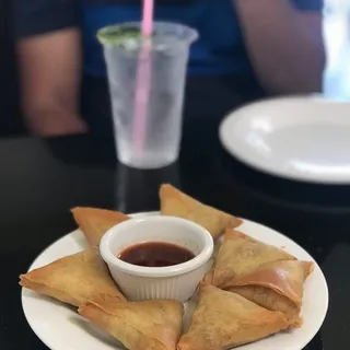 A8. Samosa - 7 Pcs (Vegetarian)
