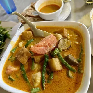 E8. Red Curry Chicken